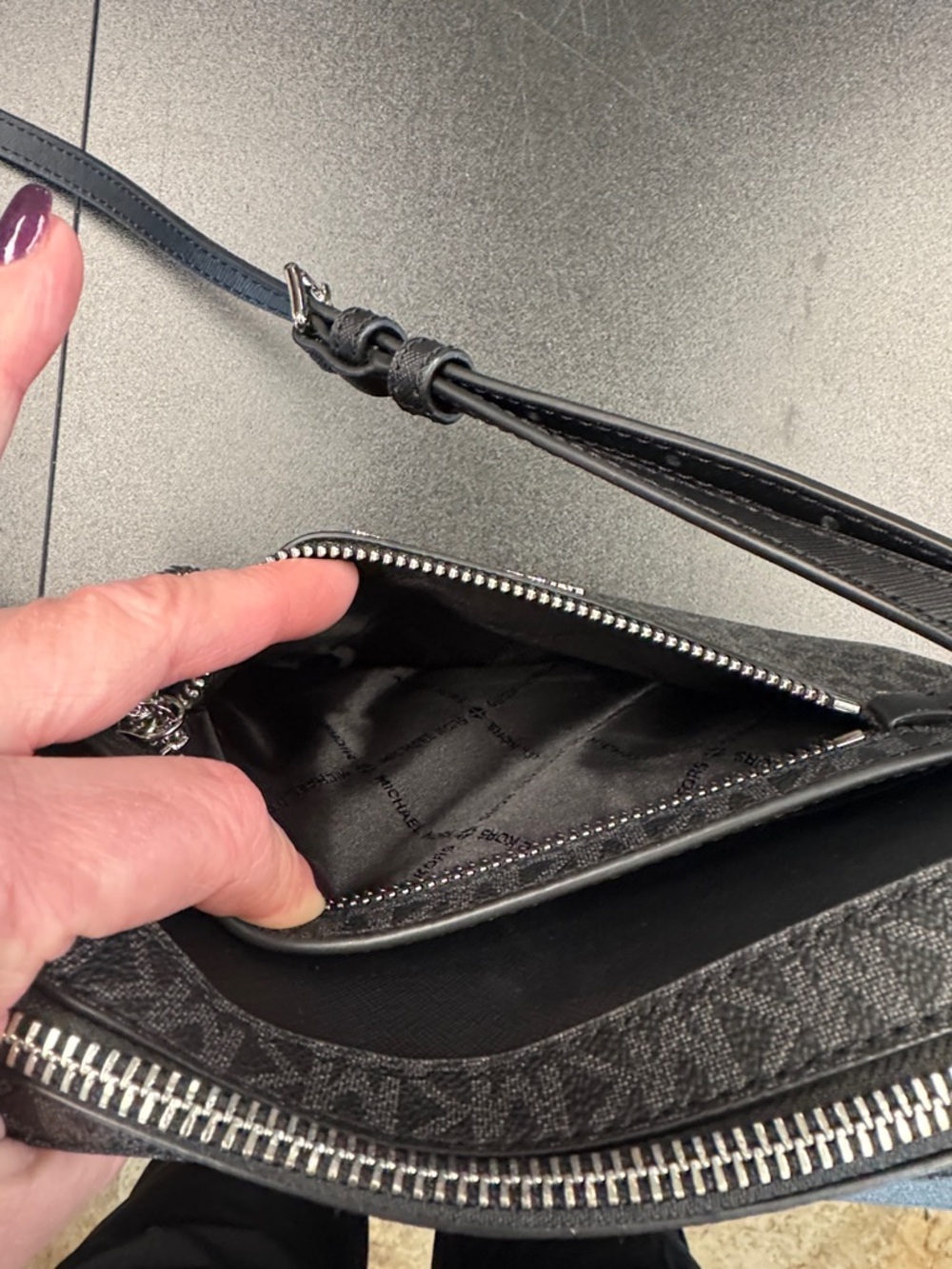 Michael Kors Black and Gray Signature Crossbody Shoulder Bag - Picture 5 of 6